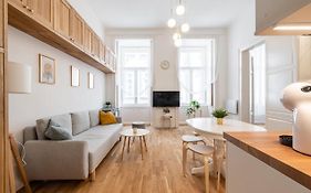 Sunset Treasure 3-Bdr Apartment